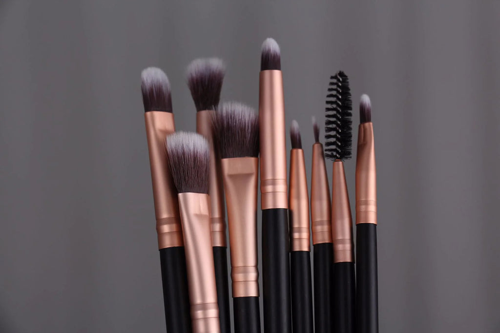 Makeup Brush Set - 14 Pieces - Wood Handle